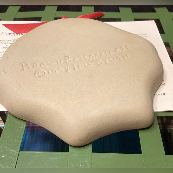 Brown Bag Cookie Art 1992 Stoneware Baking Mold With Recipe Booklet Hill Design - Picture 7 of 8